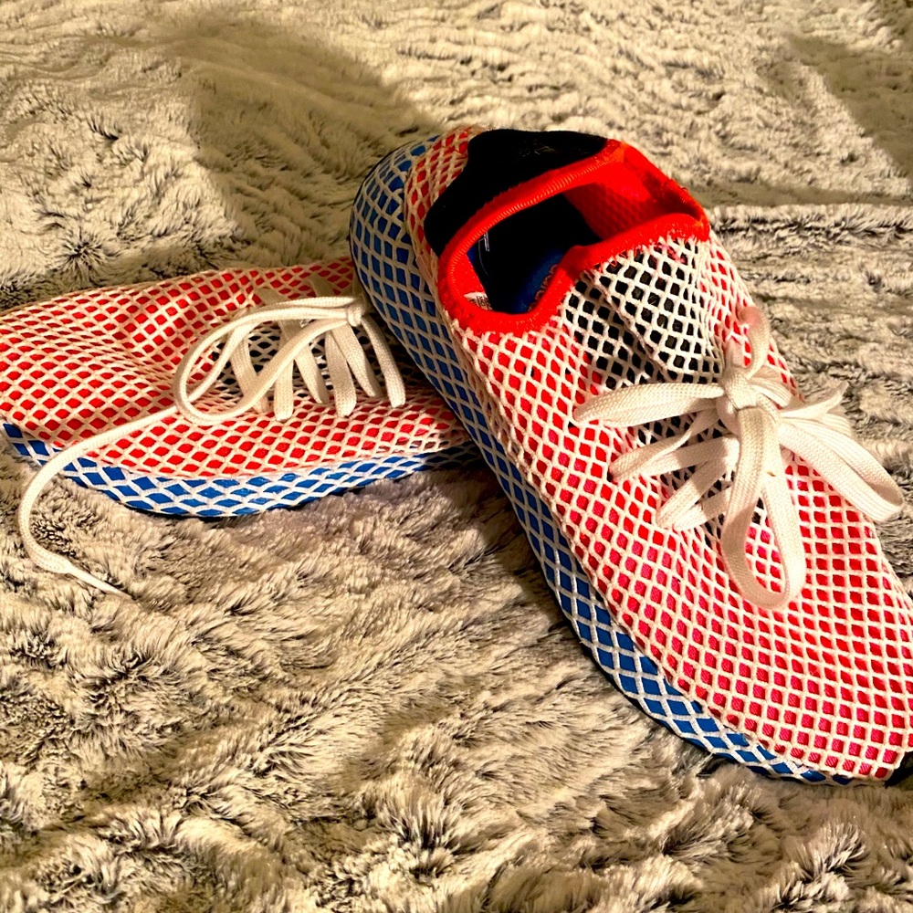 Womans Adidas 7.5